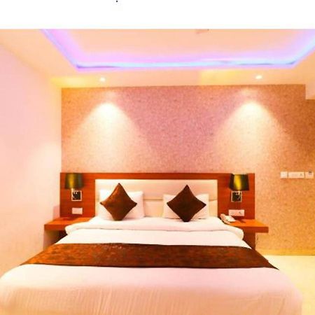 Hotel Royal Sky Luxury Near Delhi Airport Nova Deli Exterior foto