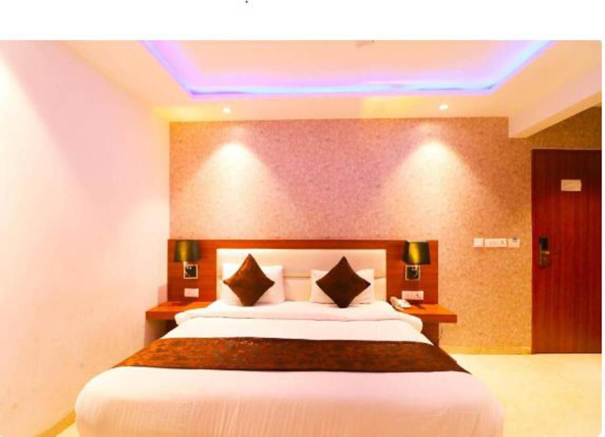 Hotel Royal Sky Luxury Near Delhi Airport Nova Deli Exterior foto